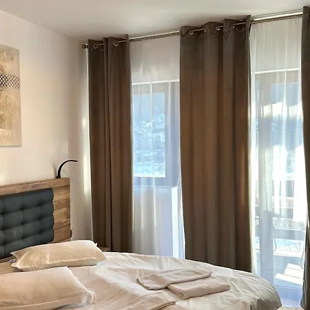 Mountain View By The River - Ev Plug Apartment
