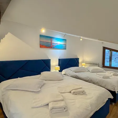 Mountain View By The River - Ev Plug Apartment *