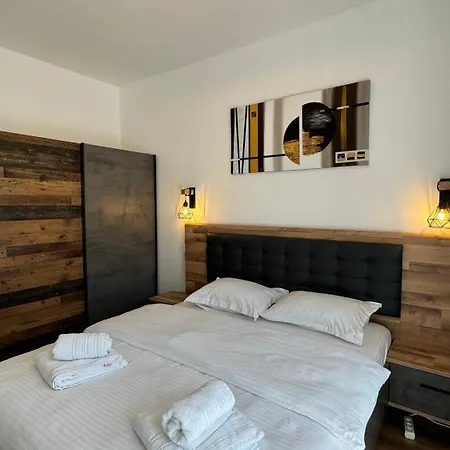 Mountain View By The River - Ev Plug Apartment Busteni
