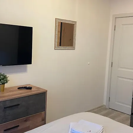 Mountain View By The River - Ev Plug Apartment