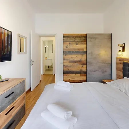 Apartment Mountain View By The River - Ev Plug